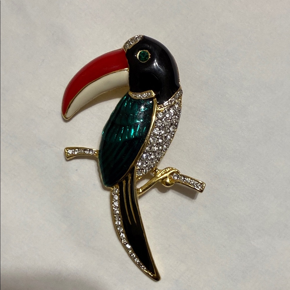 Elegant Toucan Brooch with Crystal Accents